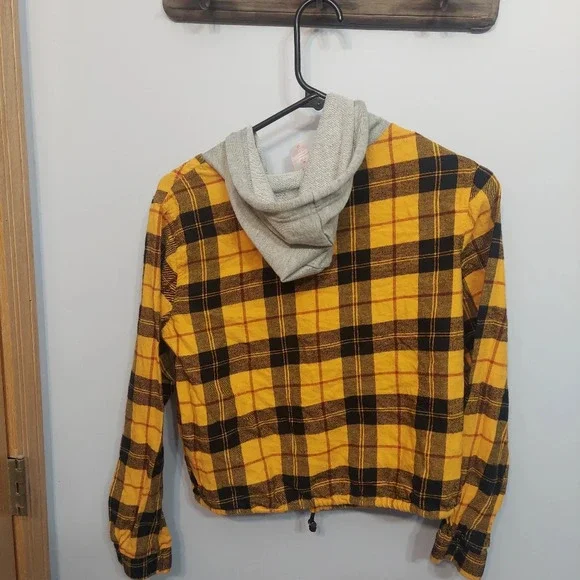 No Boundaries Cinched Waist Plaid Hoodie Yellow med plaid button on snap 💛 - Picture 3 of 11
